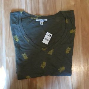 Pineapple V neck tee